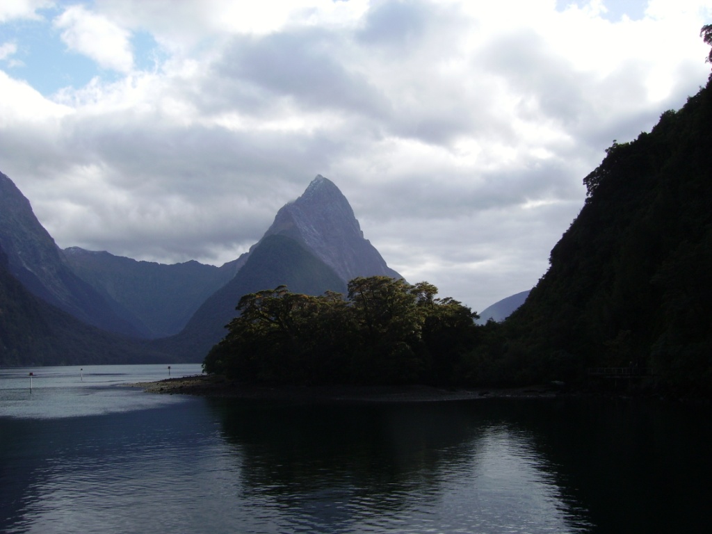 Mitre Peak 1682.JPG
